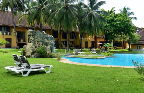 Agua Grande Hotel | Relax at Pestana Miramar São Tomé with Oceanfront Amenities