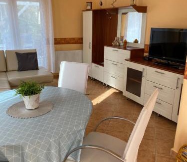 Bukfurdo Apartment | Comfortable Pesti Apartmanház with Oceanfront Views