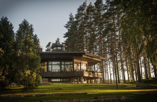 Tyrvanto Hotel | Relax at Petäys Resort: Beachfront Getaway with Hot Tub