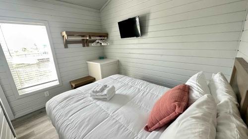 Gilchrist House | Pet & Family Friendly on the Bay