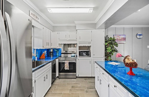 South Side House | Family & Pet-Friendly Retreat Near Beach with Ocean View