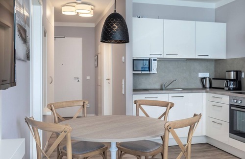 Reppenhagen Apartment | Modern Pet-Free Apartment with Loggia by the Baltic Sea