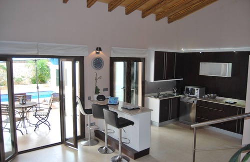 Santa Maria del Cami Ski Chalet | Peaceful Pet-Friendly Retreat Near Palma with Ocean Views