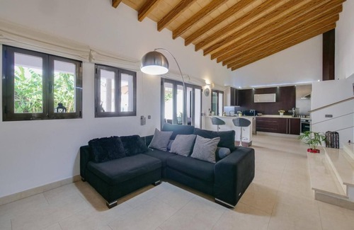 Santa Maria del Cami Ski Chalet | Peaceful Pet-Friendly Retreat Near Palma with Ocean Views