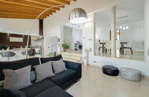 Santa Maria del Cami Ski Chalet | Peaceful Pet-Friendly Retreat Near Palma with Ocean Views