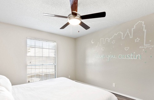 Dawson Apartment | Pet Friendly 1B | Love You, Austin | King Bed