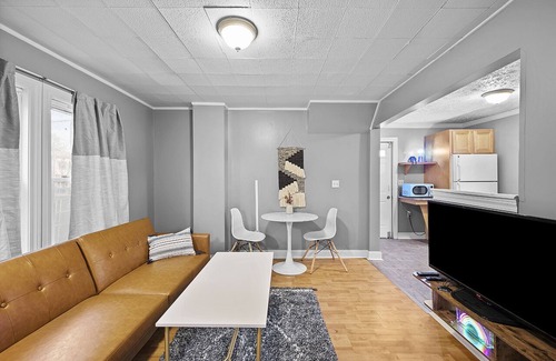 Detroit - Shoreway Apartment | Pet-Friendly 1BR Retreat in Vibrant Ohio City