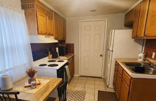 Hamilton Apartment | Rose Apartment Suite: Ocean View & Pet Friendly Getaway