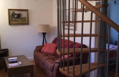 Upper Harbledown Cottage | Perfect Pet-Friendly 2 Bedroom Orchard Cottage near Canterbury