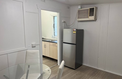 Grafton House | Convenient 2 Bedroom Cottage with Yard for Pet Lovers