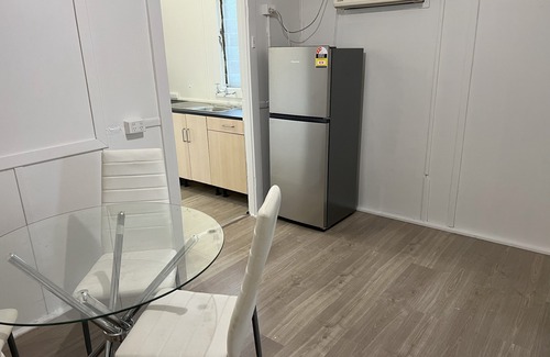 Grafton House | Convenient 2 Bedroom Cottage with Yard for Pet Lovers