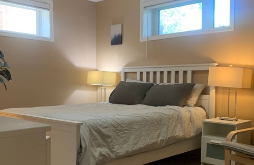 Airdrie House | Pet Friendly, 2 Room Suite on the Park