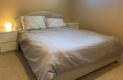 Airdrie House | Pet Friendly, 2 Room Suite on the Park