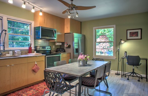 Skyland House | New! Cozy Pet-Friendly Cottage Near Downtown Asheville