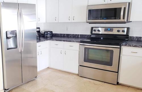 South Bradenton House | Pet-Friendly 3 BR Pool Home with Ocean Views on Quiet Cul-de-Sac