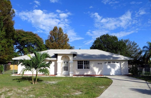 South Bradenton House | Pet-Friendly 3 BR Pool Home with Ocean Views on Quiet Cul-de-Sac