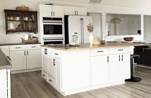 Sea Scape Cottage | Pet Friendly 5-bedroom cottage just a 16-minute walk to Outer Banks Beaches