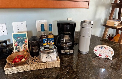 Chestnut Hill House | Stylish Downtown Townhouse with Breakfast & Kid-Friendly Perks