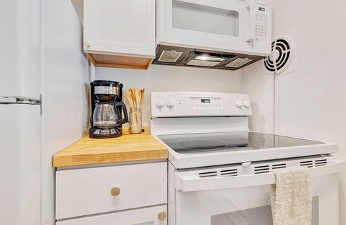 Westwood Apartment | Pet-Friendly Getaway: Updated 1Bed/1Bath for Extended Stays