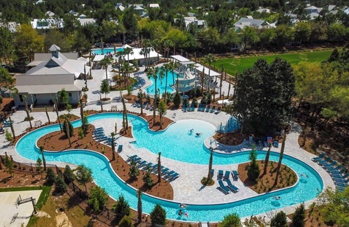 Watercolor House | Ideal Getaway: Golf Cart, Bikes & Close to Waterpark