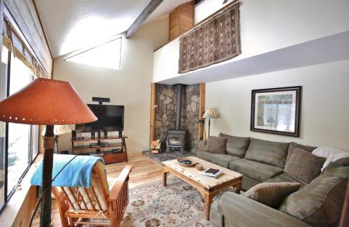 Overlook Park House | Family-Friendly Retreat at Pet Friendly 8 Leisure Home