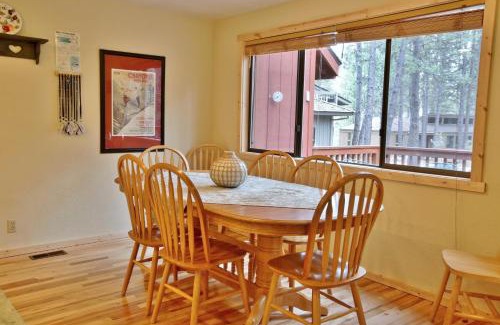 Overlook Park House | Family-Friendly Retreat at Pet Friendly 8 Leisure Home