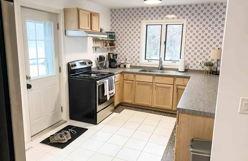 St. Paul House | Pet-Friendly Haven with Fast Wi-Fi Near Downtown St. Paul