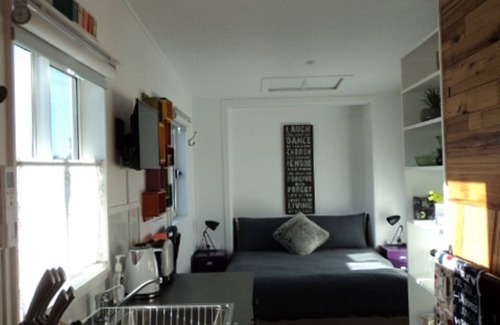 Creswick House | Top-Rated Pet Friendly Stay with Kitchen Amenities