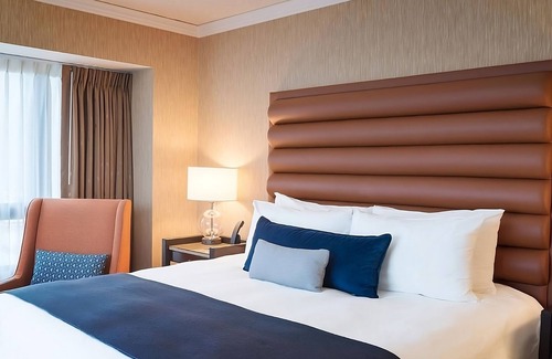 Downtown Portland Hotel | Pet-Friendly Dossier Hotel Portland: Parking & EV Charging