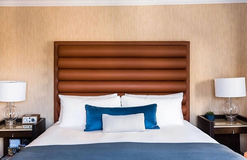 Downtown Portland Hotel | Pet-Friendly Dossier Hotel Portland: Parking & EV Charging