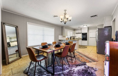 College Station House | Pet-Friendly Aggie Village – Fire Pit, Games & walk to Texas A&M