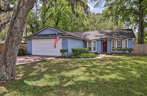 Fernandina Beach House | Pet-Friendly Florida Haven with Grill and Fenced Yard