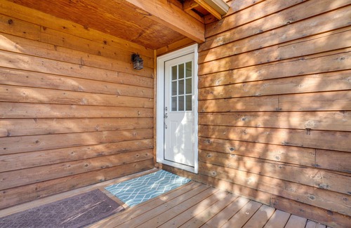 Scenic Foothills Cottage | Pet-Friendly Anchorage Home Near Downtown Attractions