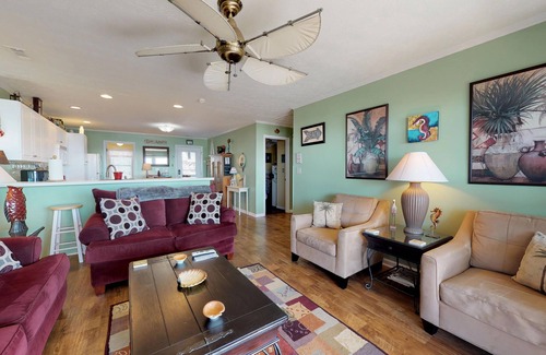Emerald Isle Cottage | Cozy Pet-Friendly Oceanfront Cottage with Breathtaking Views