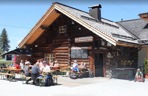 Russbach am Pass Gschuett Apartment | Pet-Friendly ‘Sonniges Appartement in Rußbach’ with Views