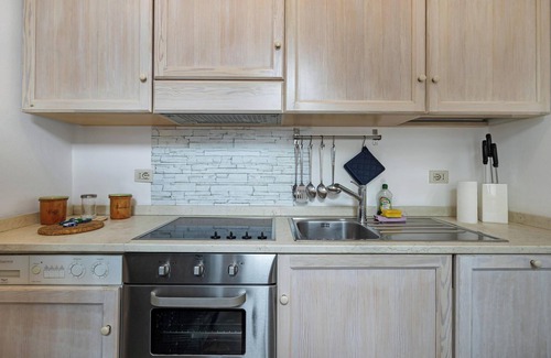 Finalborgo Apartment | Pet-Friendly Quadrilocale Camelot with Mountain View & Balcony