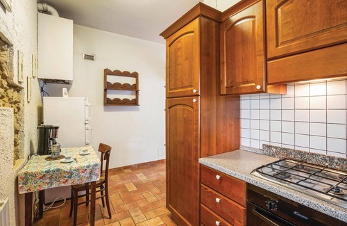 Volterra Apartment | Top-Rated 3 Bedroom Stay in Volterra with Pool & Spa