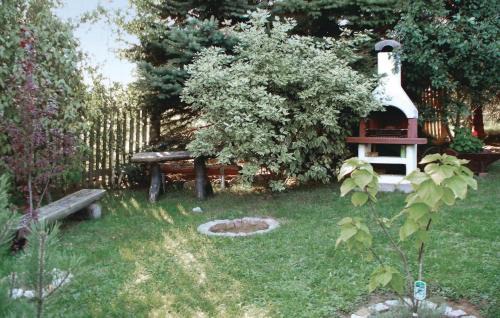 Waltershausen Apartment | Inviting Apartment in Waltershausen-Fischb for Families