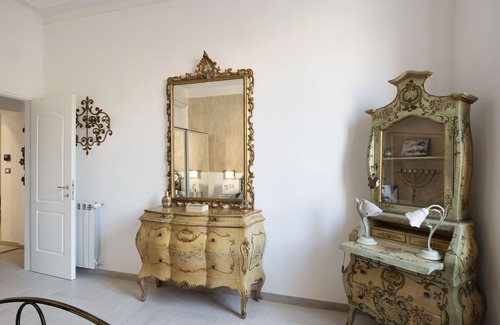 Boccadasse Apartment | Pet-friendly apartment 'Casa delle Sirene a Boccadasse' with Wi-Fi