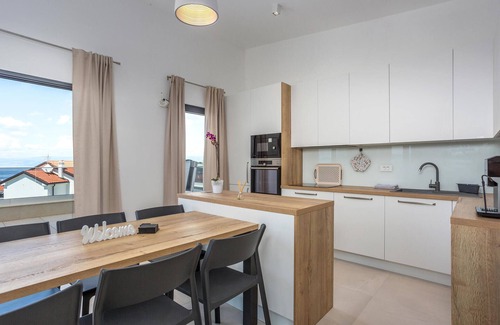 Milcetici Apartment | Unforgettable Sea Panorama in Modern Oceanfront Apartment