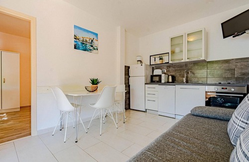 Cove Tri Zala (Zrnovo) Apartment | Modern Oceanfront Apartment with Pool & Large Terrace