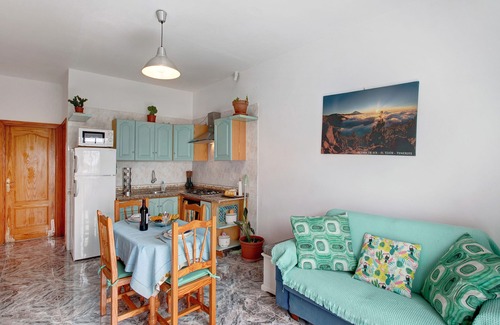 La Jaca Apartment | Pet-Friendly Piso Drago: Ocean View & Garden Retreat