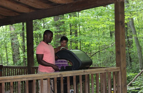Hico Cabin | Cozy Pet Friendly Appalachian Cabin with Spa & Pool