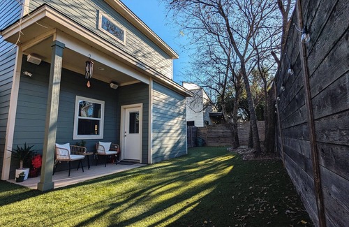St. Johns House | Pet-Friendly ATX International House
