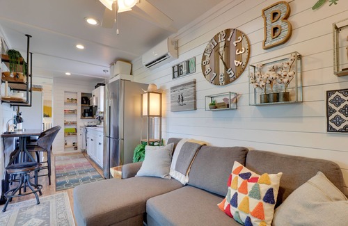 Bastrop House | Pet-Friendly Bastrop Container Home Near Hiking!