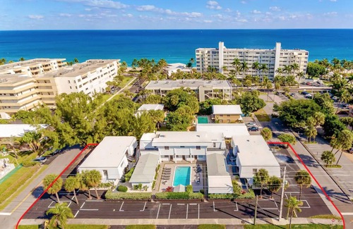 Deerfield Beach Apartment | Pet-Friendly Beach Studio with Ocean View & Pool Access