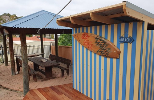 Silver Sands House | Pet Friendly Beach Shack Steps from Silver Sands Beach