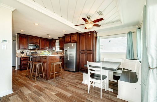 Galveston House | Unforgettable Pet Friendly Beachfront Retreat with Tiki Bar