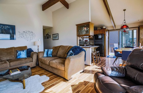 Freeland House | Family Retreat with Ocean Views and Pet-Friendly Amenities