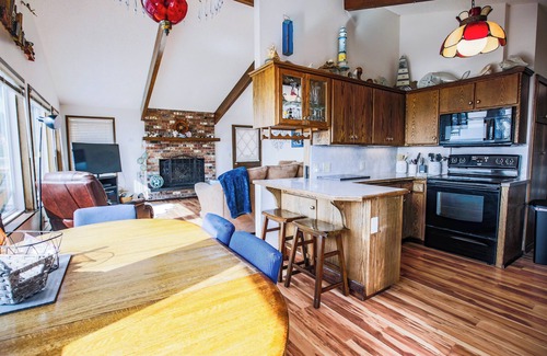 Freeland House | Family Retreat with Ocean Views and Pet-Friendly Amenities
